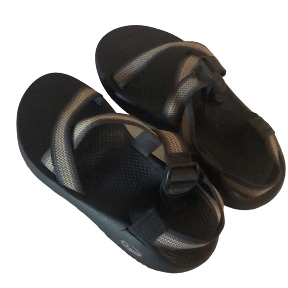 Woman’s black & gray strappy adjustable Chaco - Picture 3 of 9